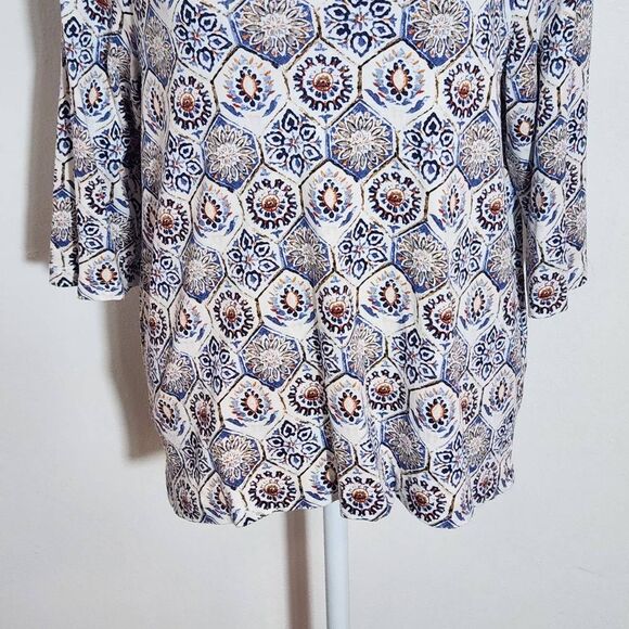 J. Jill Geometric Floral Print Tee Size Large Petite Blue and Red Print Top - Picture 4 of 7